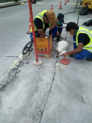 งานซ่อมแซมถนนคอนกรีตทรุดตัว