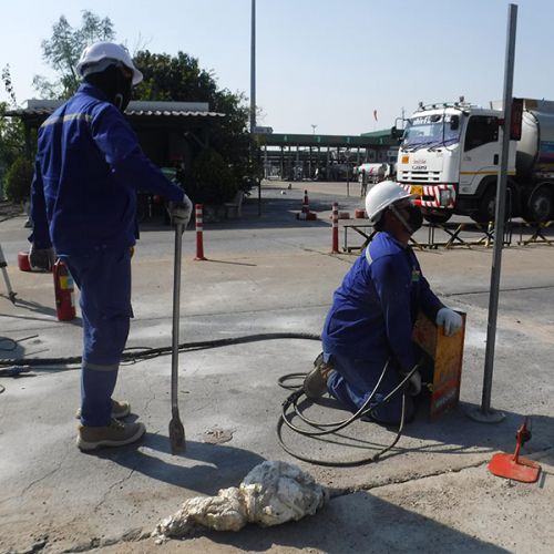 งานแก้ไขพื้นถนนทรุดตัว และลานจอดรถบรรทุก ท่อส่งคลังน้ำมันสระบุรี