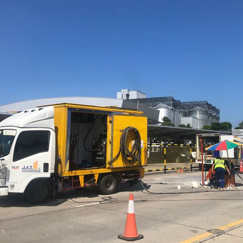 งานแก้ปัญหาการทรุดตัวของพื้นถนนคอนกรีตรอบโรงงาน โรงงานผลิตเครื่องดื่ม จังหวัดนครปฐม